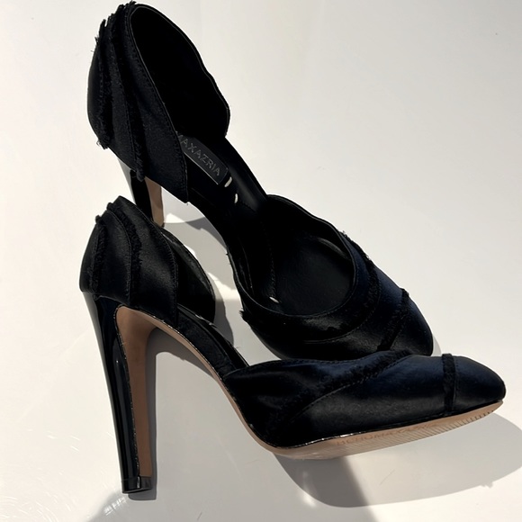 New BCBG Max Azria Black Satin/Fabric 5" Heels Size7 - Picture 2 of 6